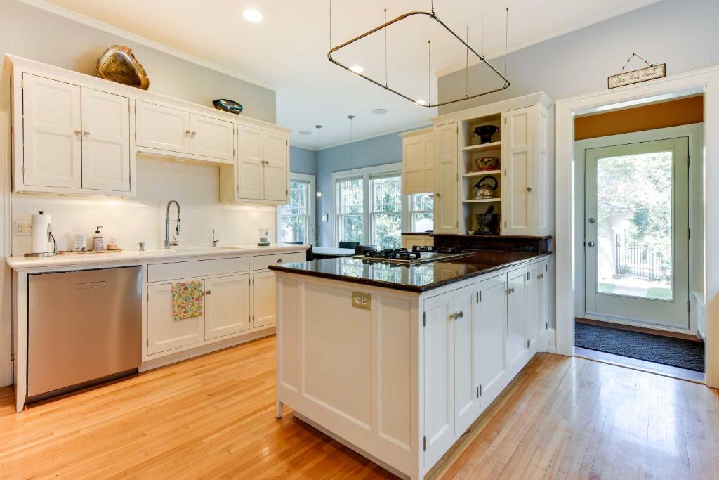 Charming MPLS Home with Patio - Walk to Uptown! photo 3
