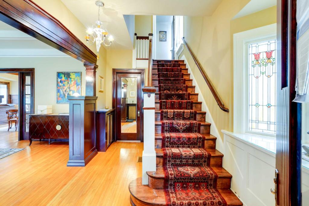 Charming MPLS Home with Patio - Walk to Uptown! photo 4