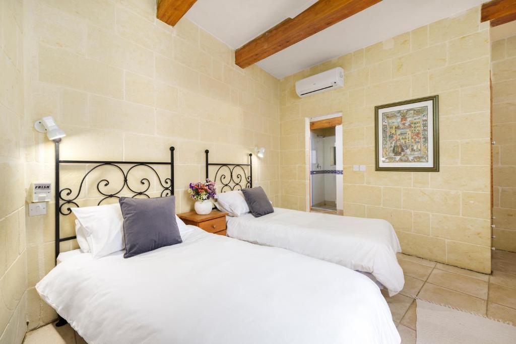 Dar ta' Lonza Villa with Private Pool photo 4