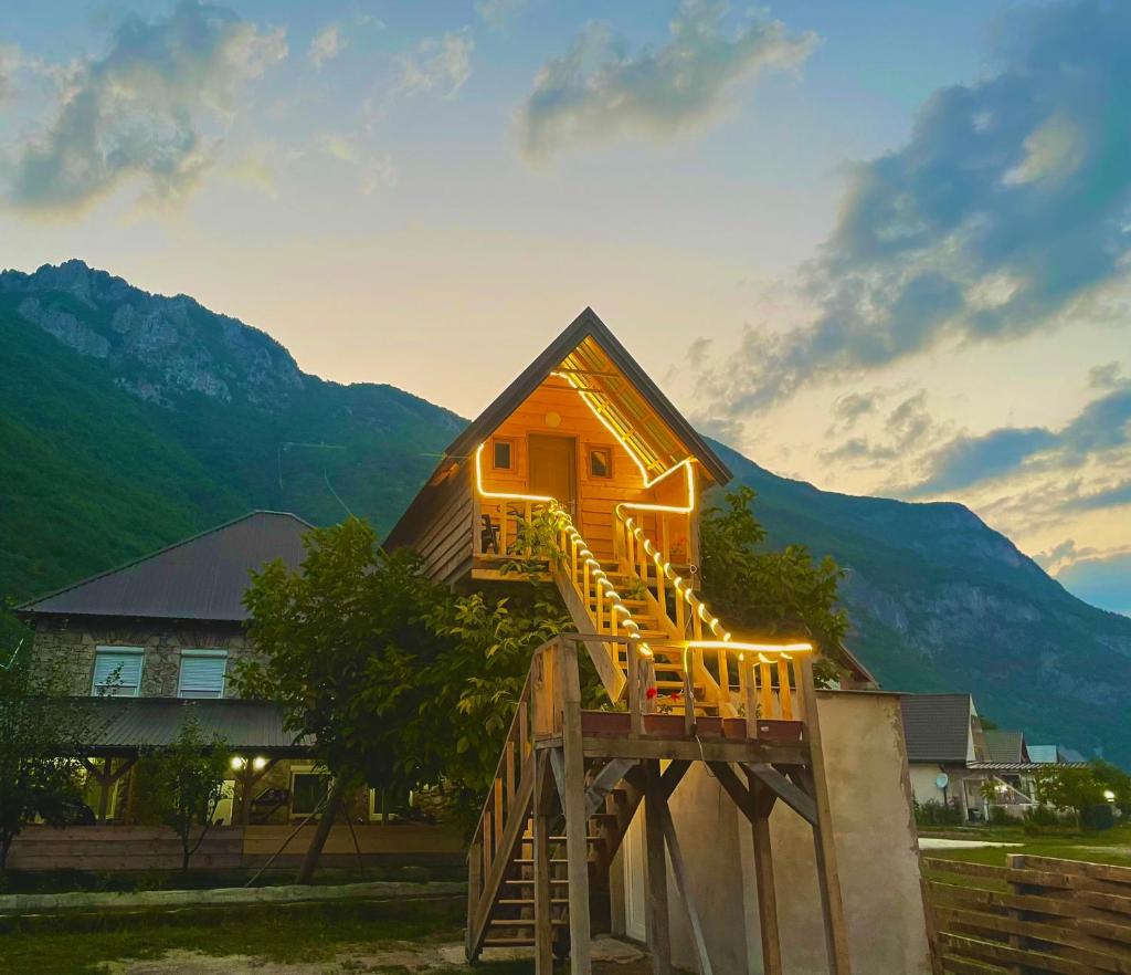 TREEHOUSE The blue eye Vusanje photo 2