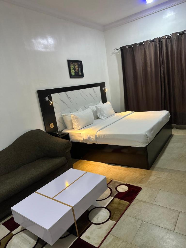 Posh Hotel and Suites Ikeja photo 1