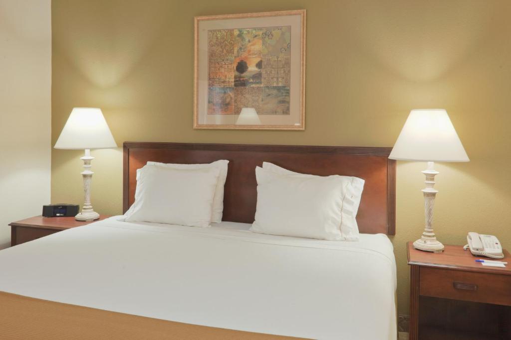 Holiday Inn Express Evansville - West, an IHG Hotel photo 3