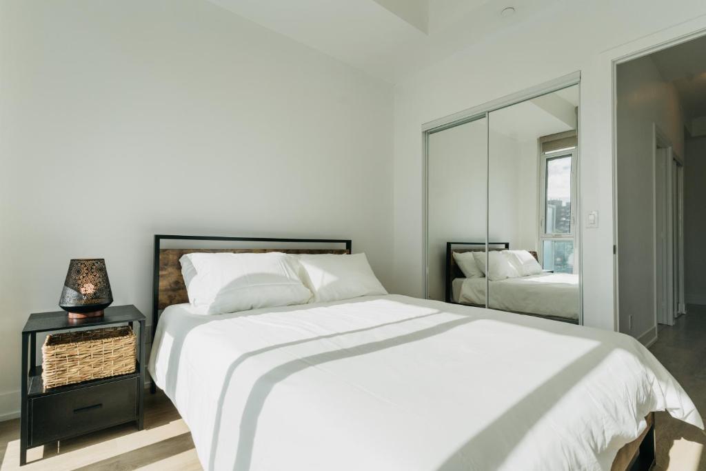 Cozy & Contemporary Suite - Easy Access to Everything photo 1