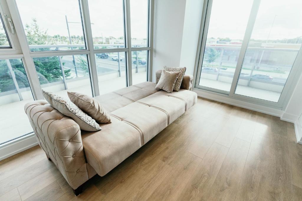 Cozy & Contemporary Suite - Easy Access to Everything photo 3