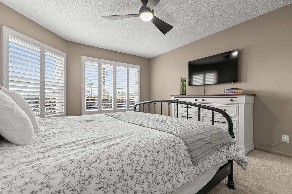 Newly Updated St. Pete 2-BR Condo on Isla Del Sol photo 3