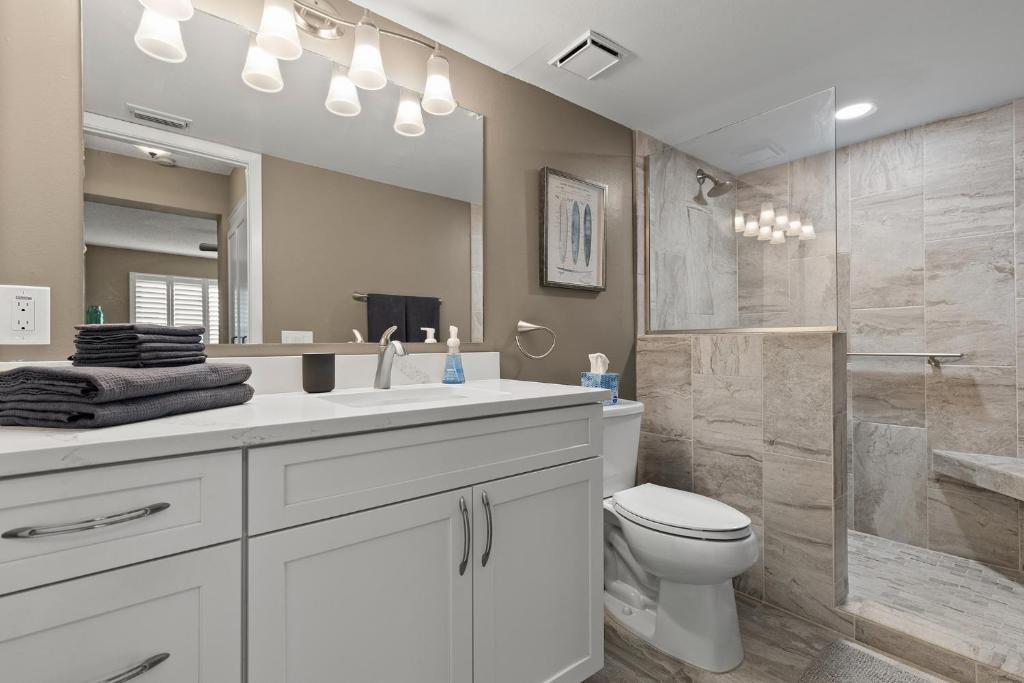 Newly Updated St. Pete 2-BR Condo on Isla Del Sol photo 4