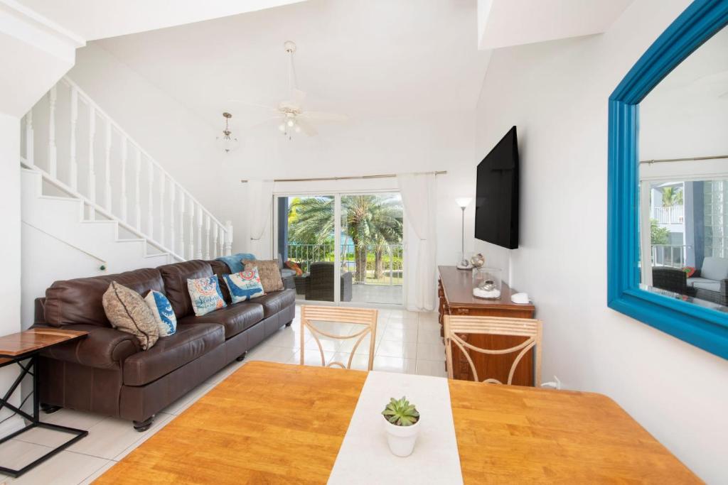 Beach Living at Moon Bay with SeaView photo 1