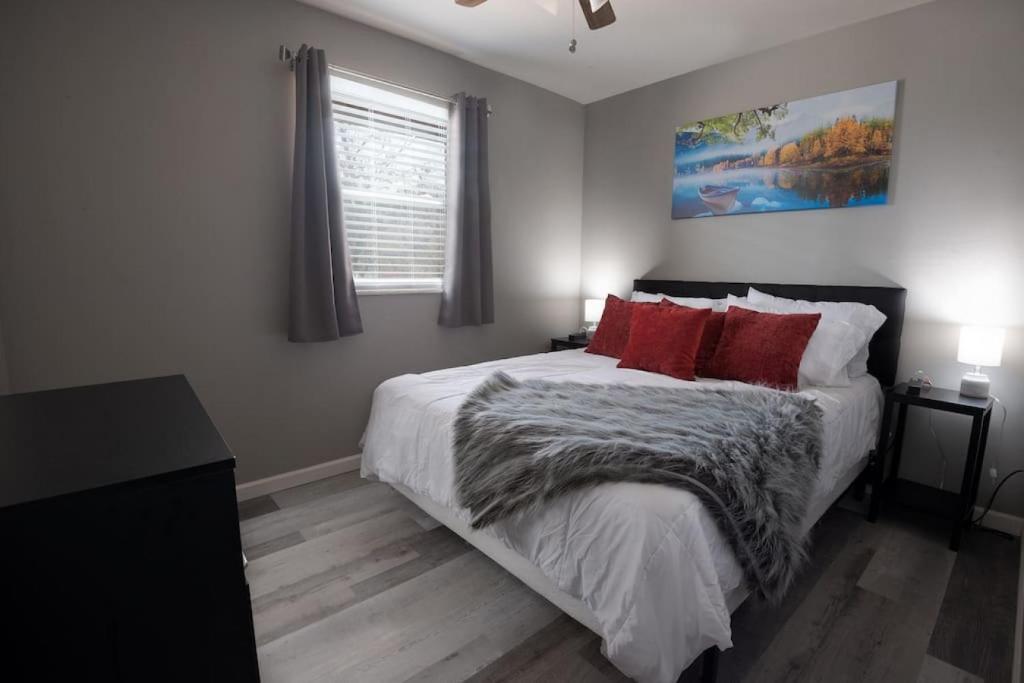 Luxurious 2-Bedroom Abode with Elevated Comforts Near Main Street photo 2
