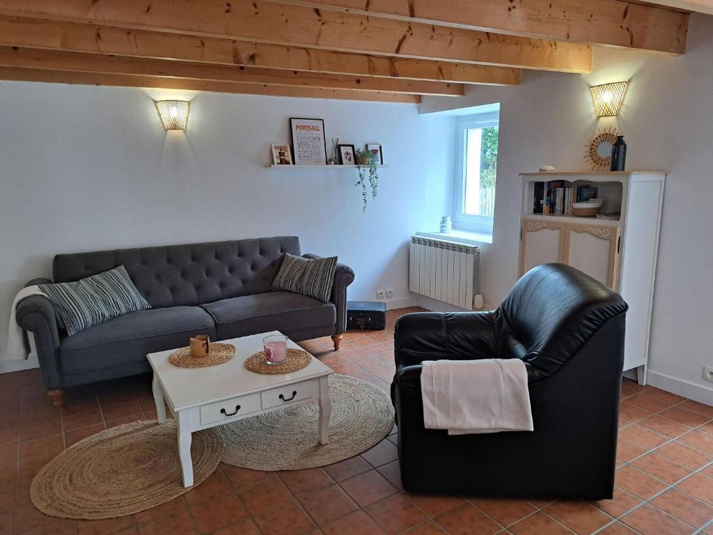 Comfortable cottage close to the beach, Portsall, 2 canoes photo 1