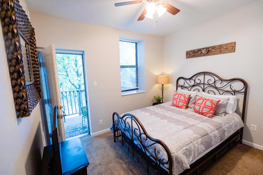 2 Bedroom Getaway in Great Area photo 2