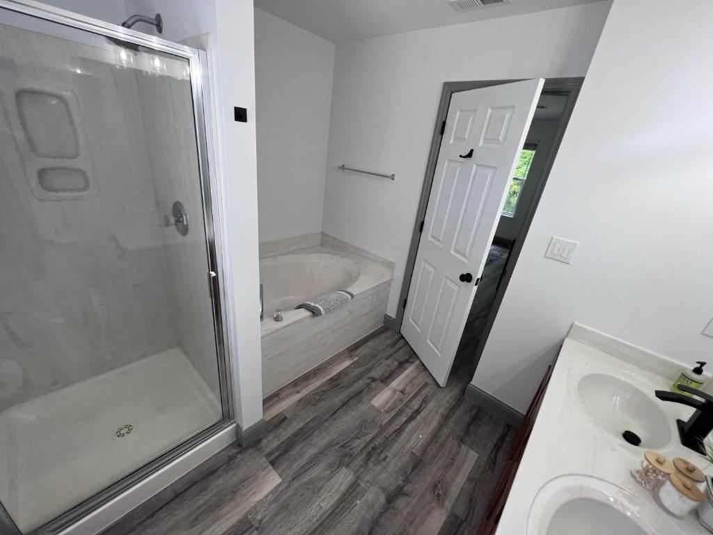 Springhurst Serenity Fresh 4BR Getaway photo 1