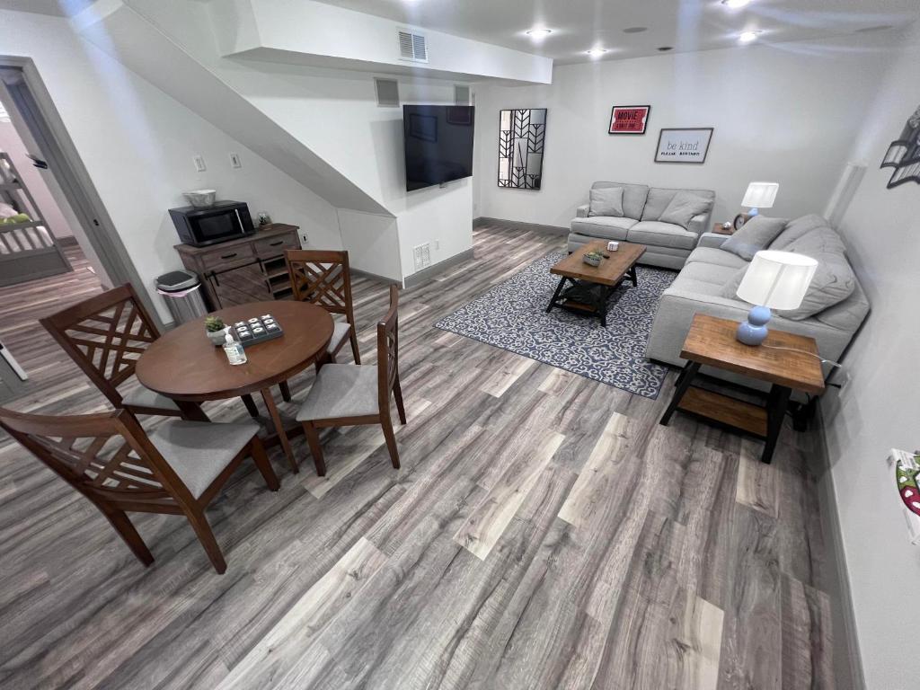 Springhurst Serenity Fresh 4BR Getaway photo 4
