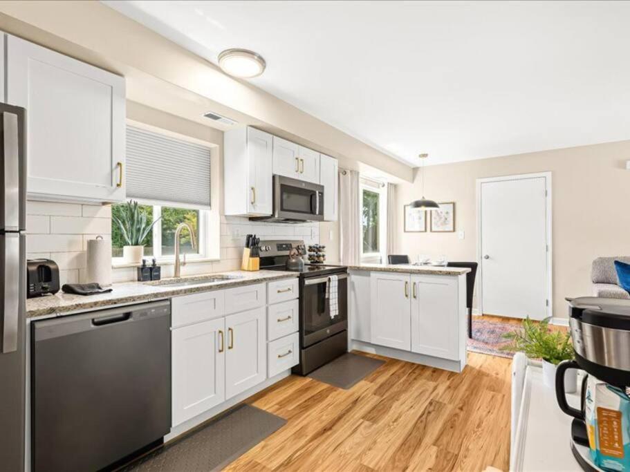 Spacious 1BR [End Unit] in the Heart of Roseville photo 2