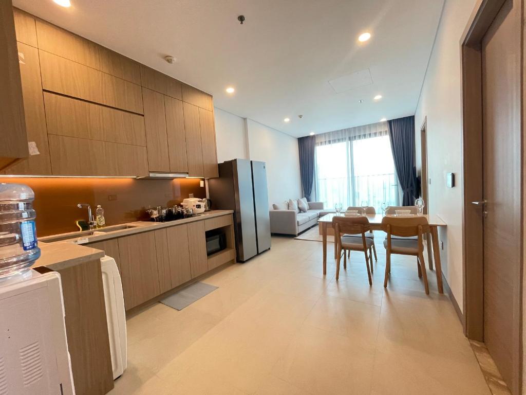 Lancaster Luminaire Apartment