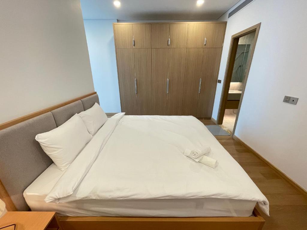 Lancaster Luminaire Apartment