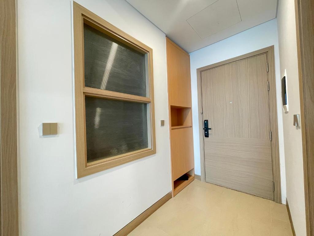 Lancaster Luminaire Apartment