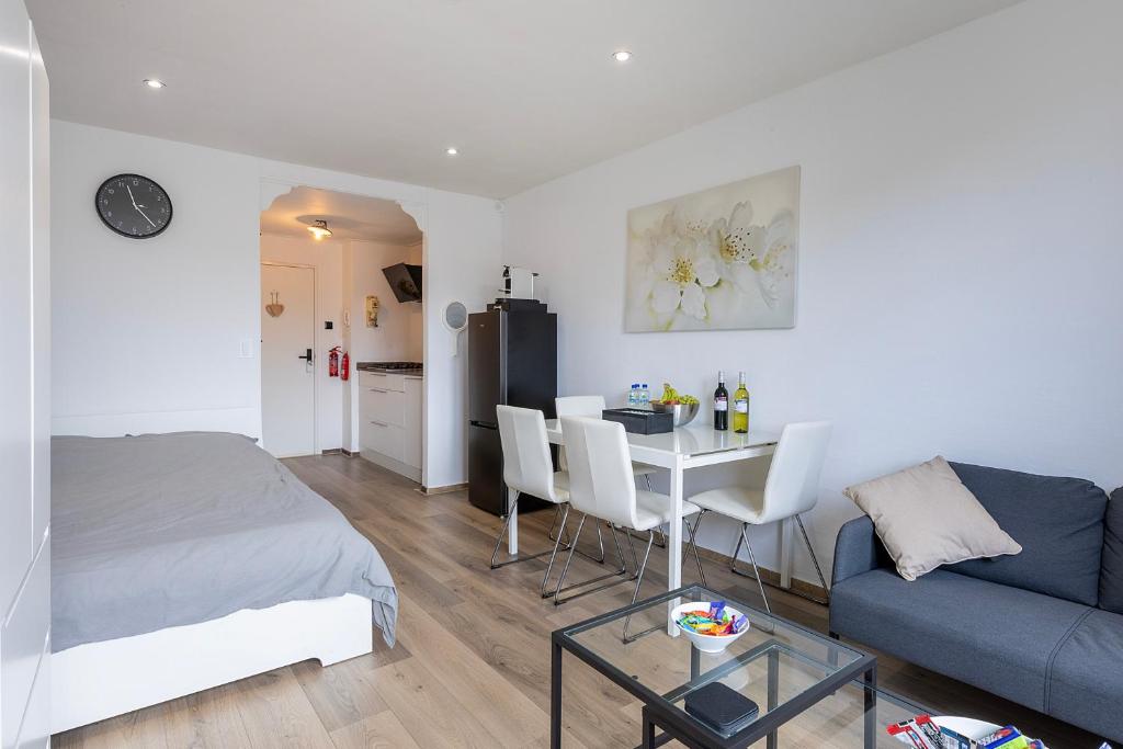 Sunny Studio - Only 5-Min Walk to Sea & Dunes