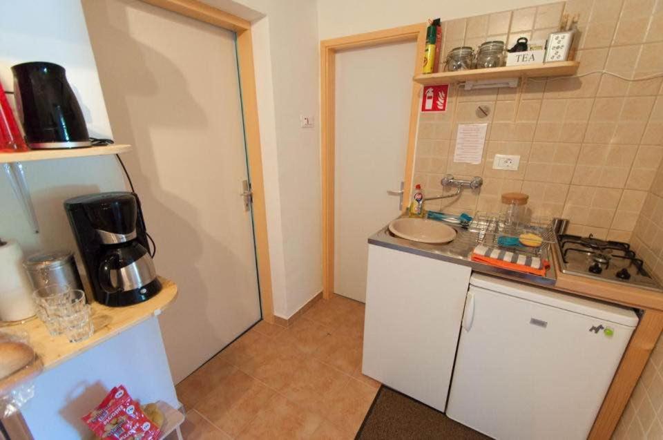 Redhill Apartments photo 2