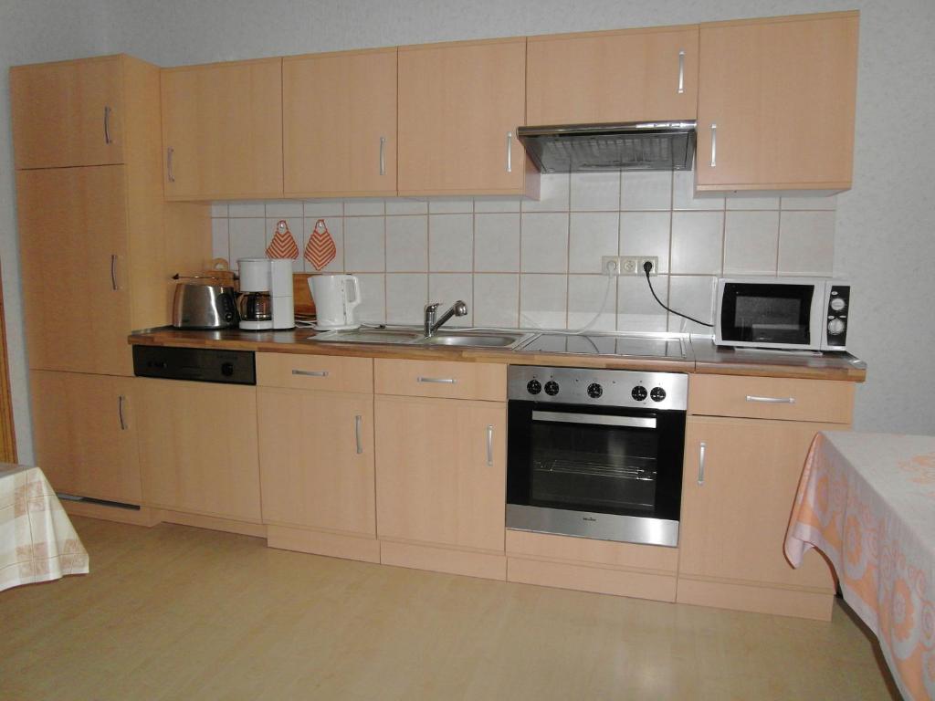 Two separate farmhouse apartments under one roof photo 2