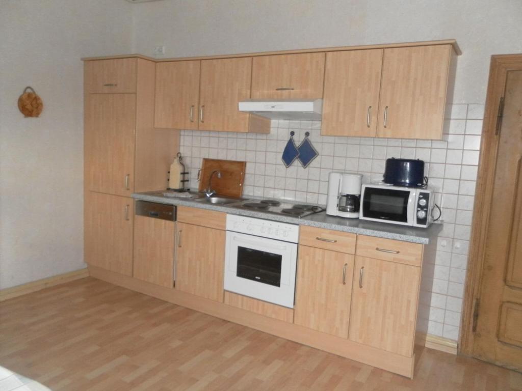 Two separate farmhouse apartments under one roof photo 4
