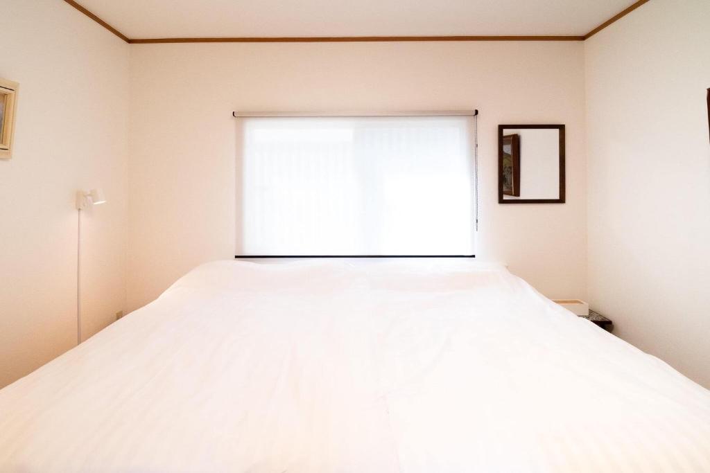 Immaculate Private Family Cottage with Hot Spring photo 2