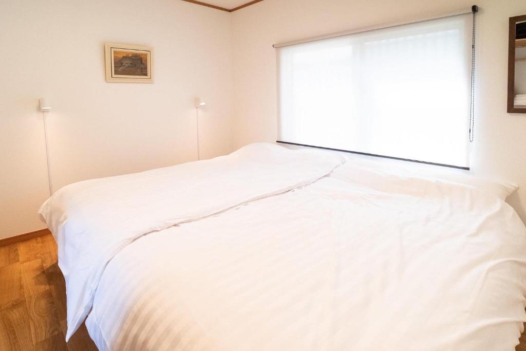 Immaculate Private Family Cottage with Hot Spring photo 1