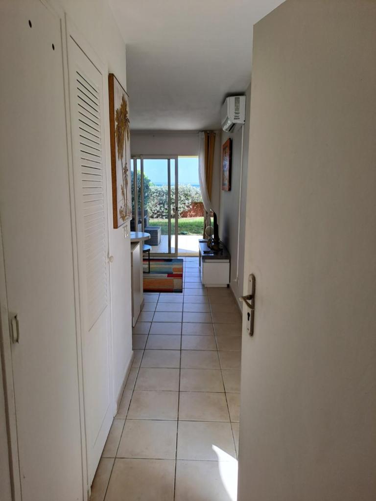 RDC appartement en bord de mer au son des vagues photo 2