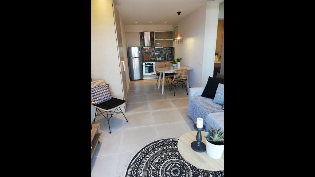 2br Suite White gea with private pool no01 photo 3