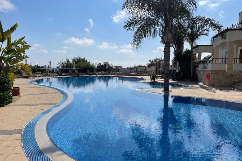 Eleona's Royal Gardens By Yiota - Luxury 2 Bed Apartment in Exclusive Complex photo 1