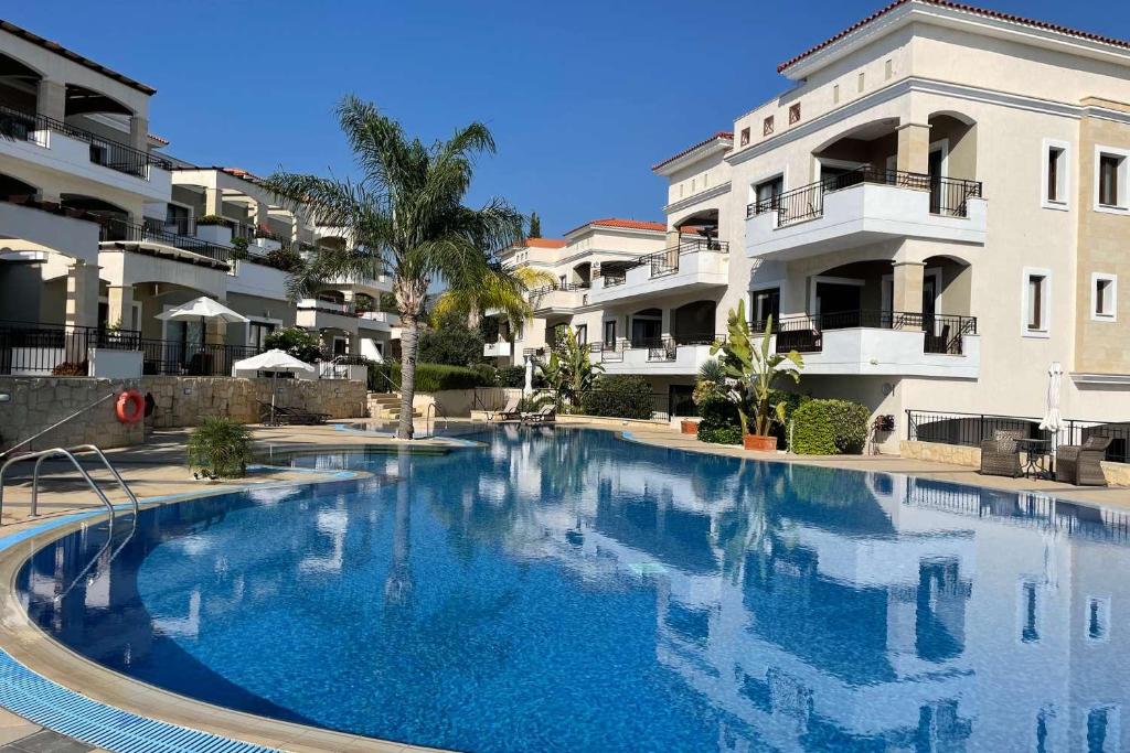 Eleona's Royal Gardens By Yiota - Luxury 2 Bed Apartment in Exclusive Complex