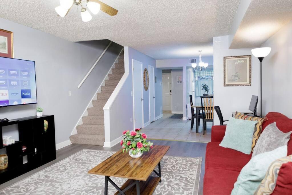 Cozy 3-Bed Athens Getaway, Right Near UGA! image