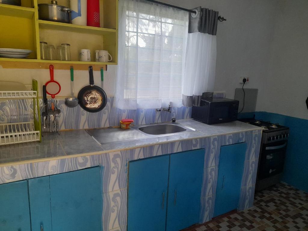 Fully furnished 2 bedroom photo 2