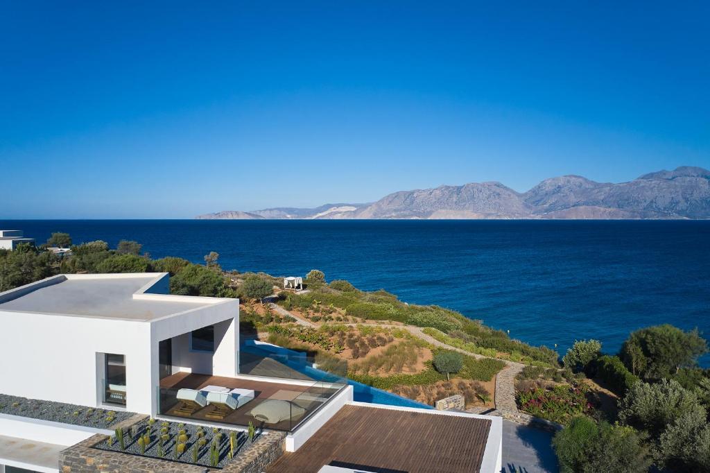 IREMIA SEAFRONT VILLA, Timeless Lifestyle