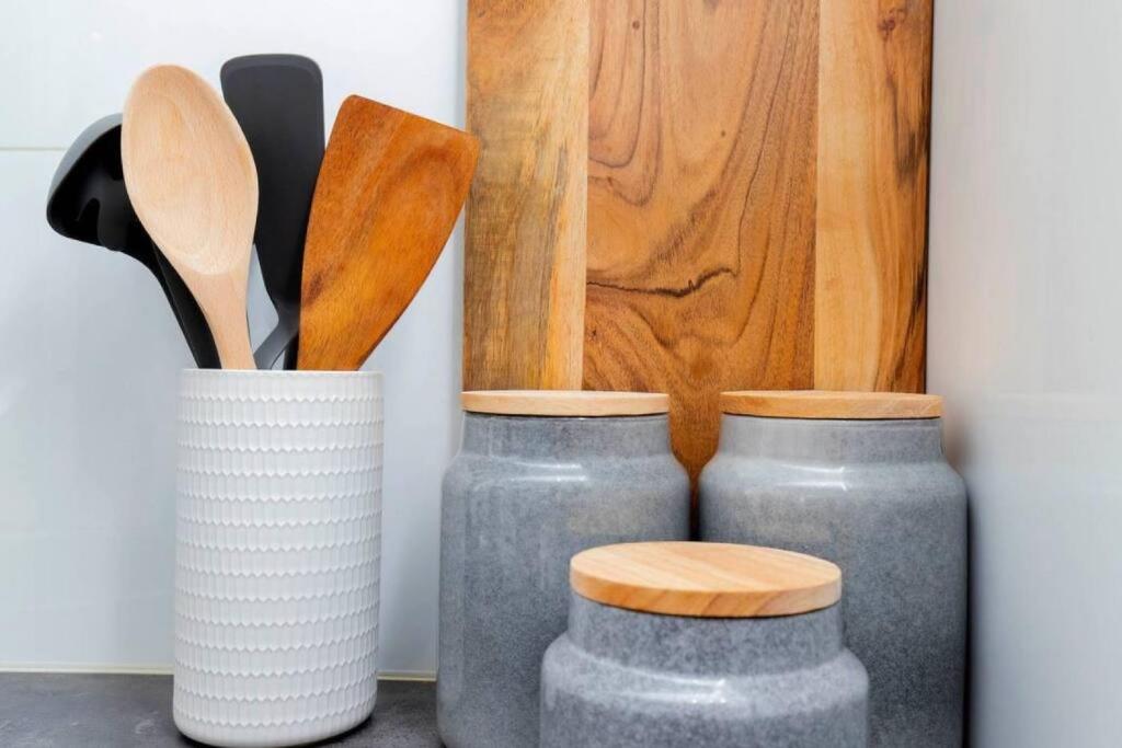 Peach on Sussex - Walkable, Leafy Studio Hideaway near CBD - Tap to explore photos