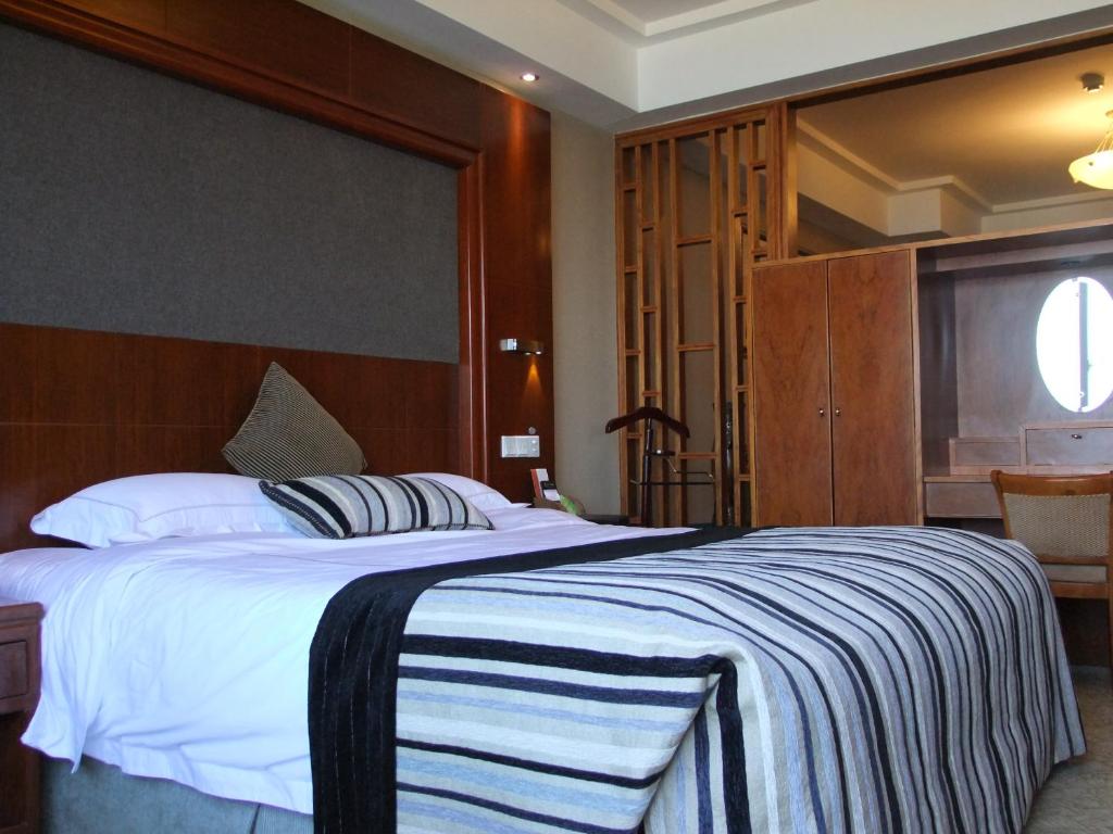 Сьюит (Mainland Chinese Citizen - Family Seaview Suite), Yantai Golden Gulf Hotel