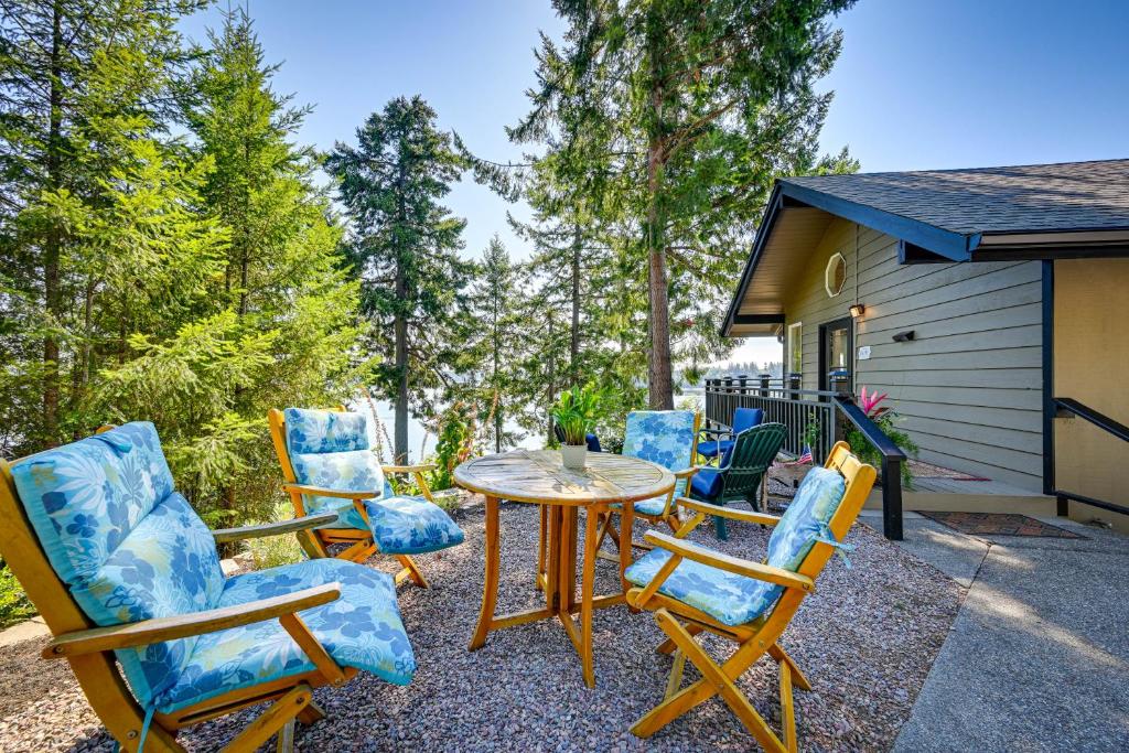 Waterfront Harstine Island Escape with Private Beach photo 1