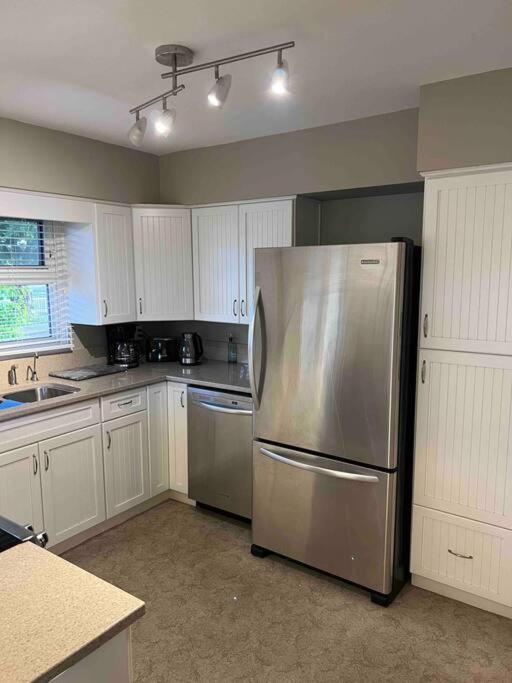 Cozy Capitol Hill Bungalow - 3BD/2BA Retreat photo 1