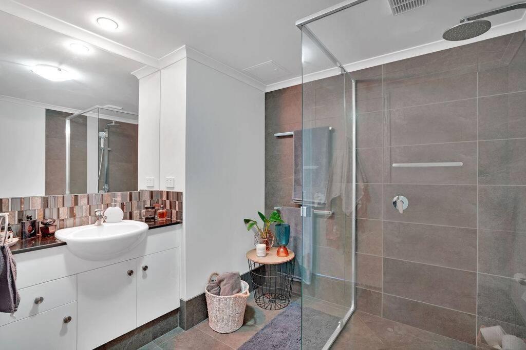 Luxury Personified on Alex - Beach Views 2 Bed photo 4