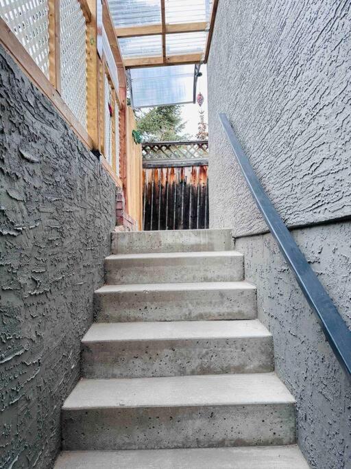 2 Bedrooms Private Basement Suite Close to Winsport & Downtown photo 4