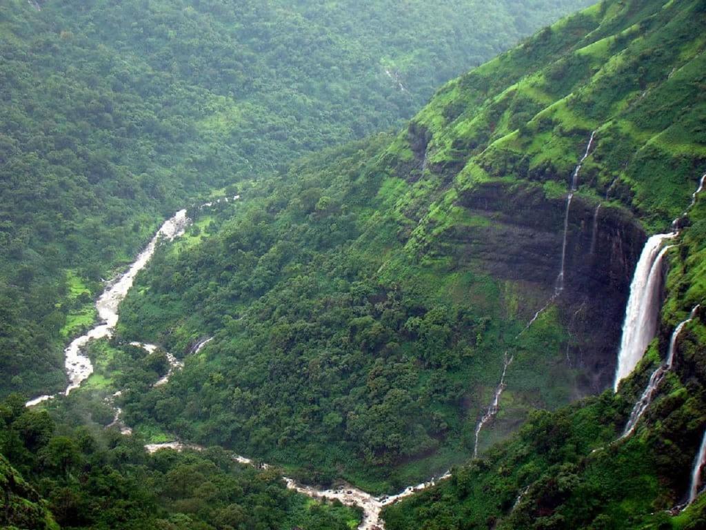 Amboli Hotel River View Villa photo 2