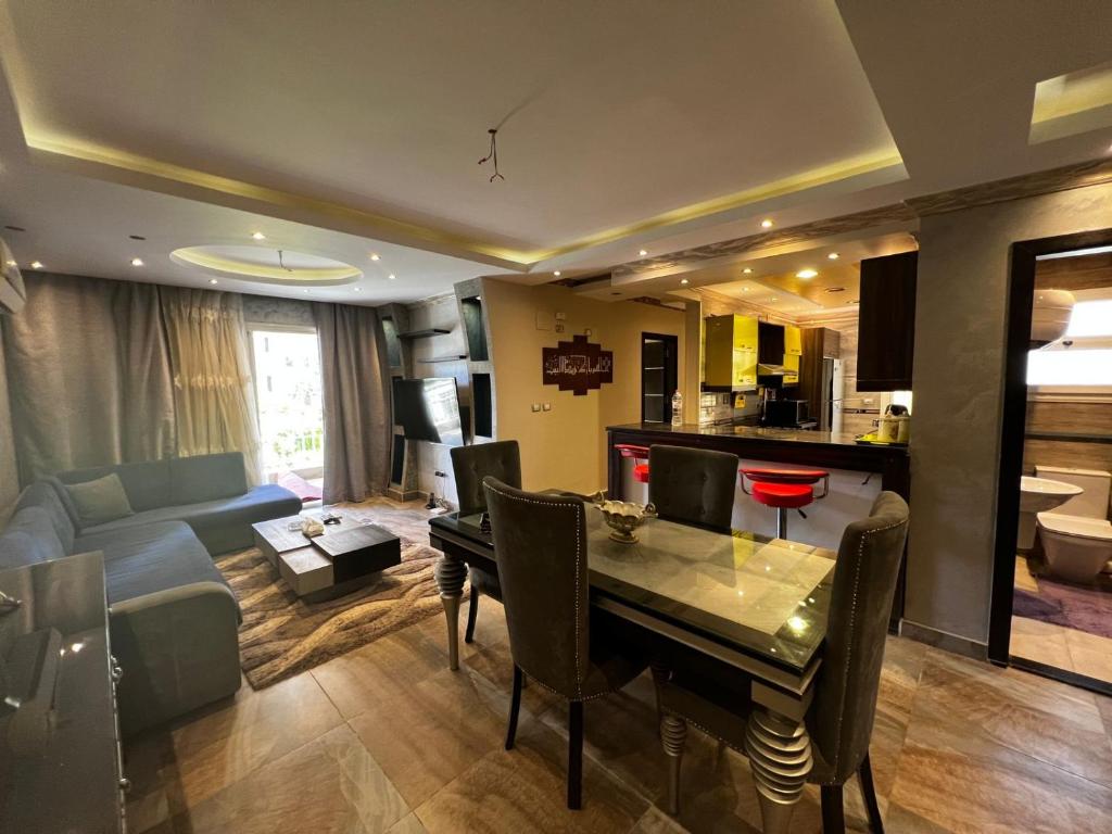 شقة كاملة غرفتين في مدينتى Madinaty inn B7