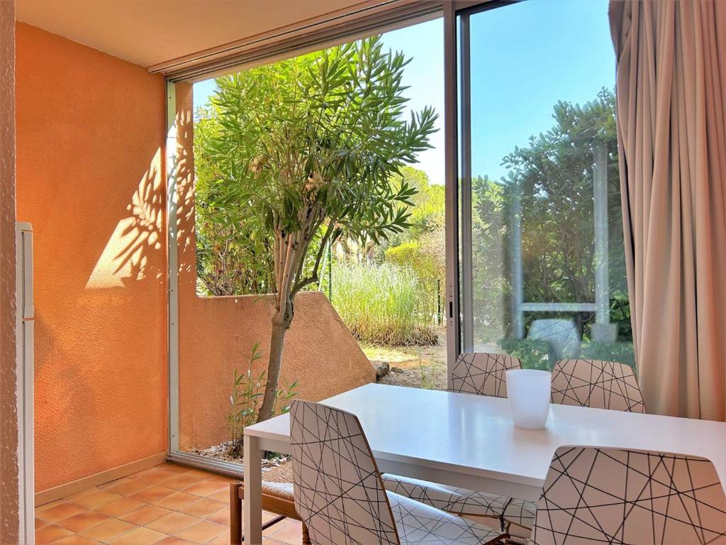 Appartement Bormes-les-Mimosas, 2 pièces, 4 personnes - FR-1-251-436 photo 4