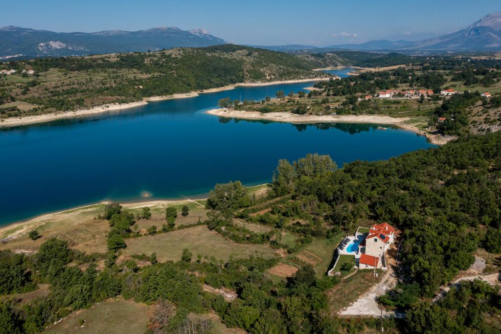 Escape on Lake - Holiday House photo 2
