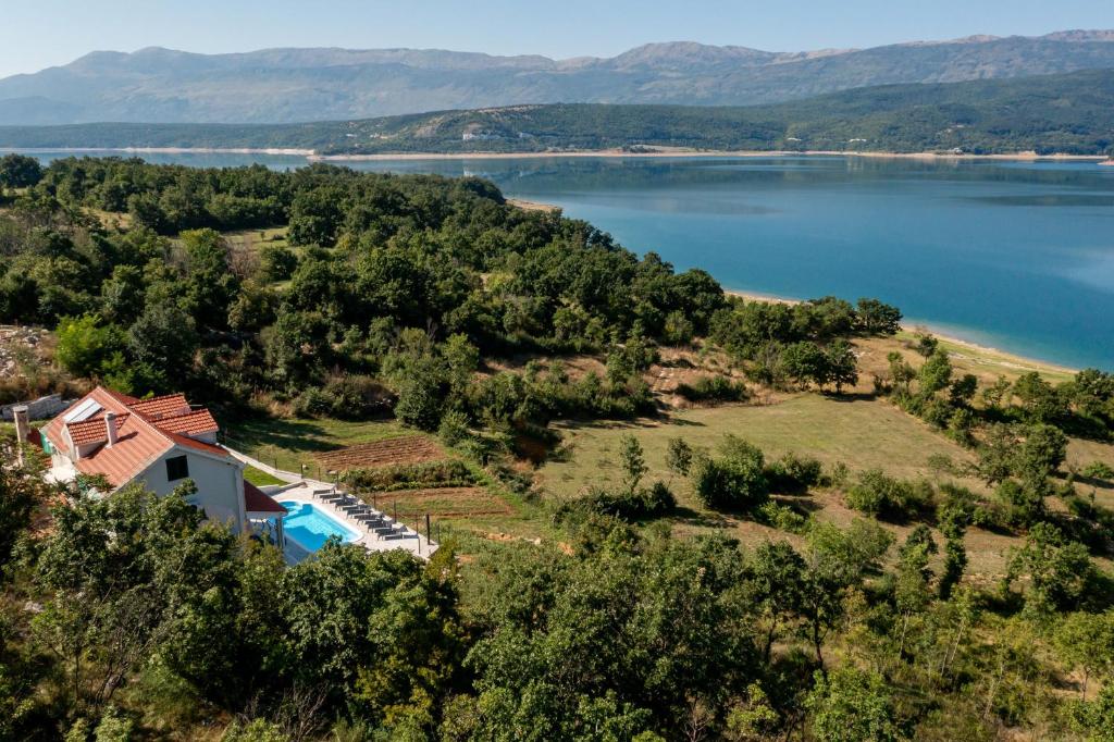 Escape on Lake - Holiday House photo 1