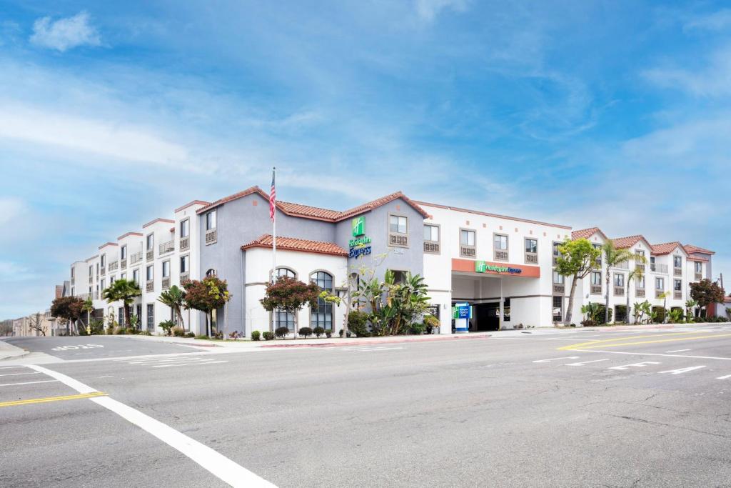 Holiday Inn Express Hotel & Suites Hermosa Beach, an IHG Hotel image