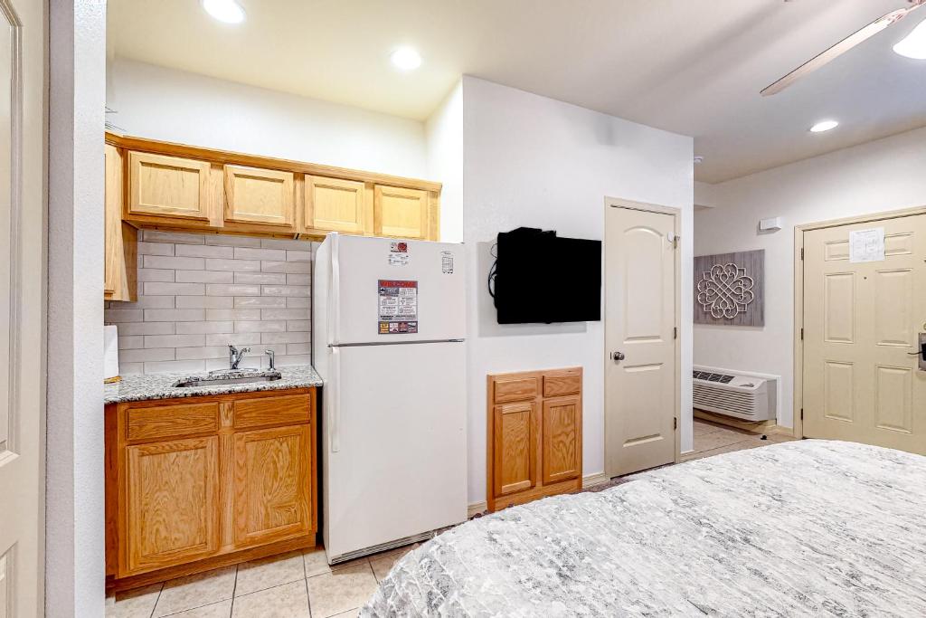 Wildwood Adventures - Unit B photo 3