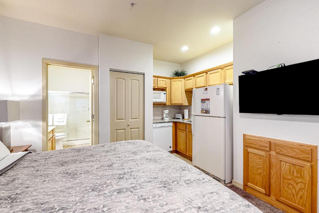 Wildwood Adventures - Unit B photo 4