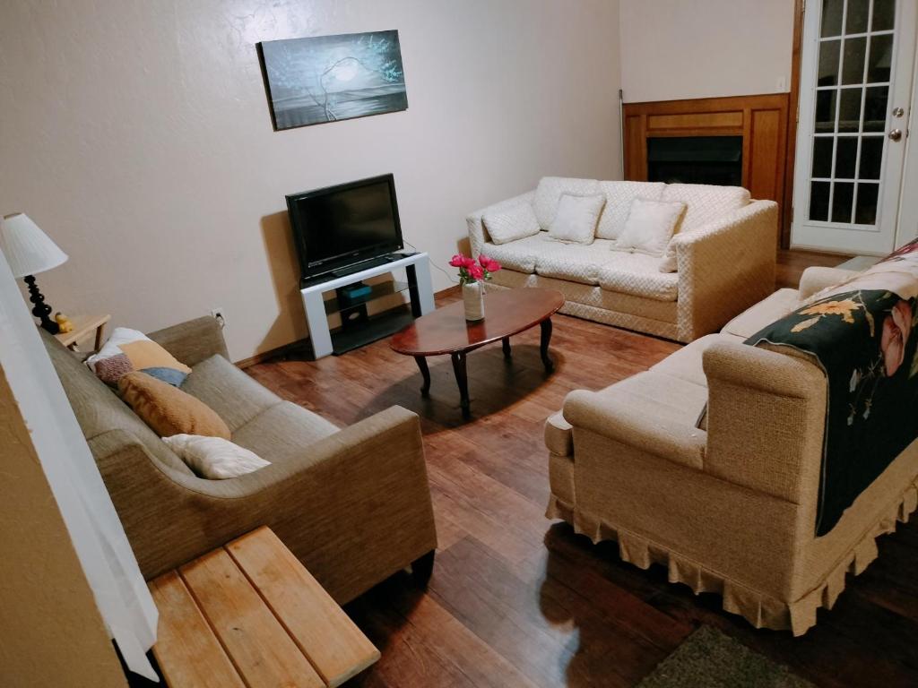Golden Sunflower's Apartment D Lawton ok photo 2