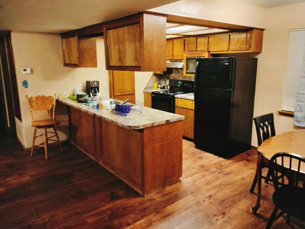 Golden Sunflower's Apartment D Lawton ok photo 4