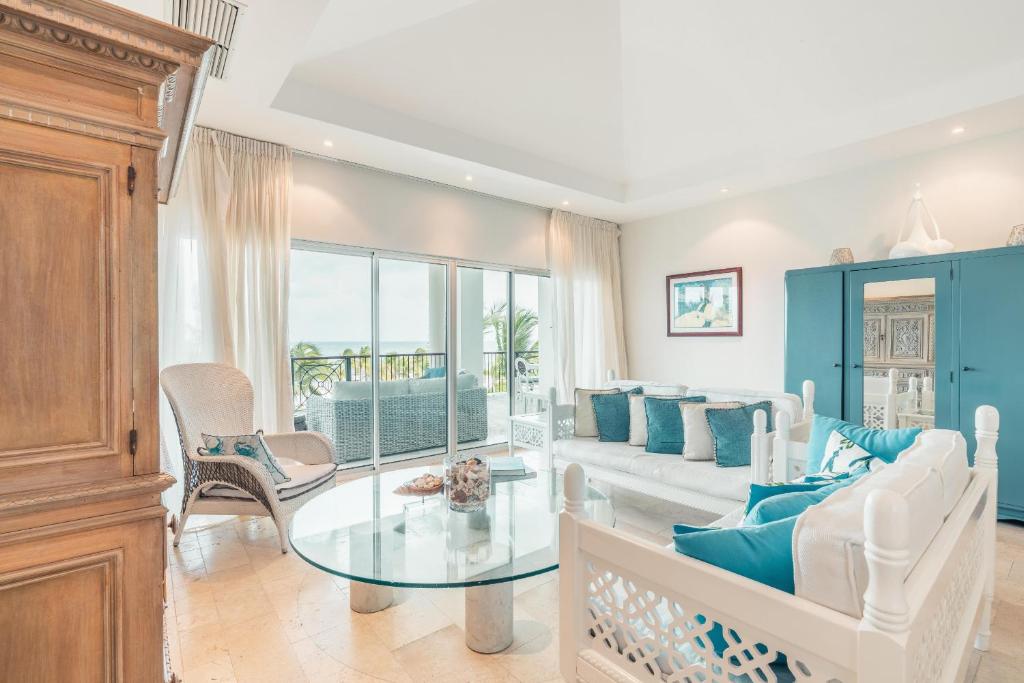 Great Aquamarina 2BR Apt photo 1